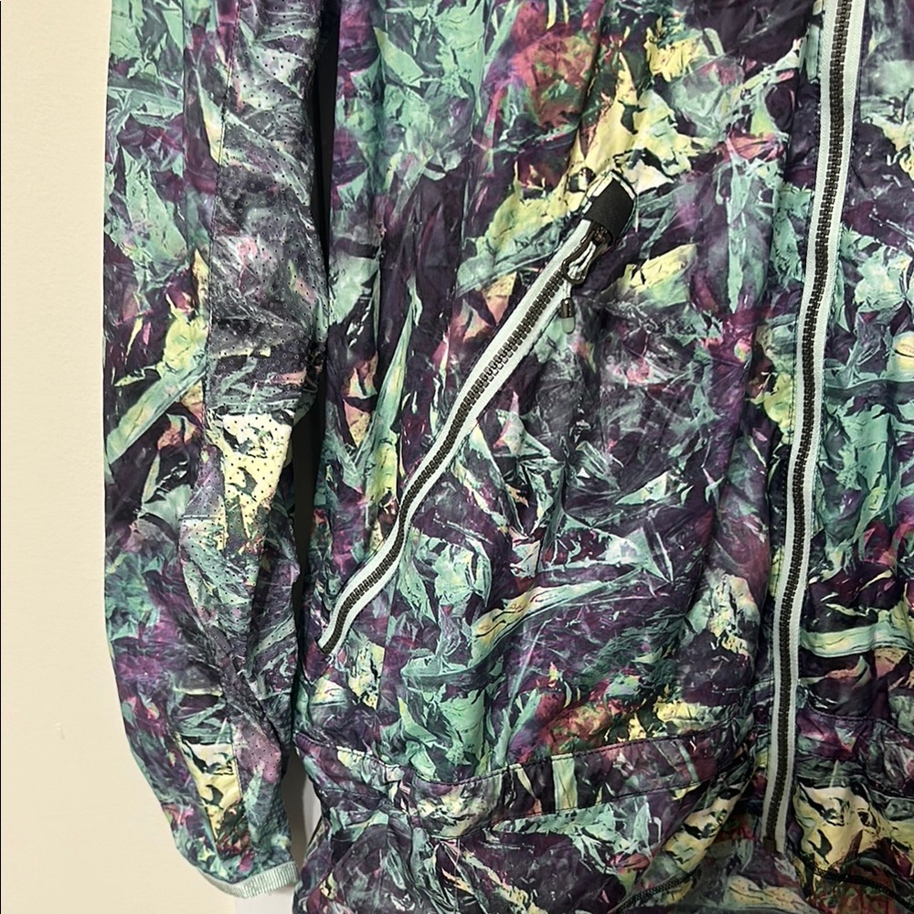 Lululemon Packable Wind Breaker - Picture 2 of 7